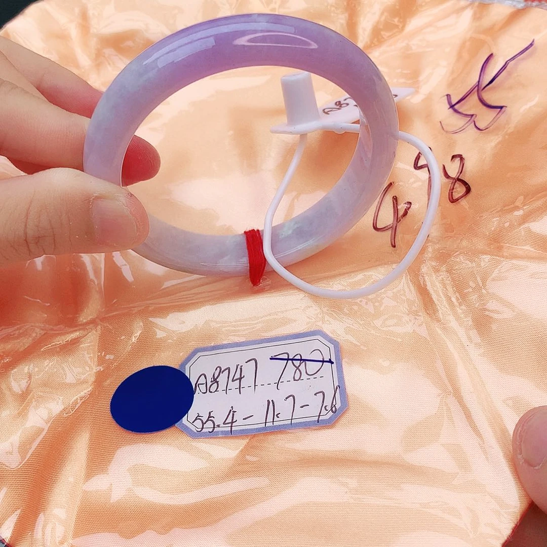 翡翠手镯未镶嵌翡翠