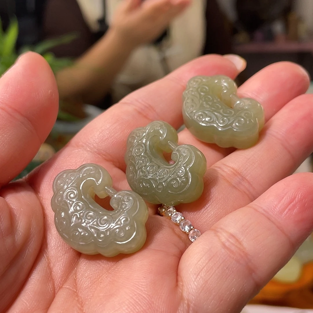 和田玉未镶嵌颈饰微瑕