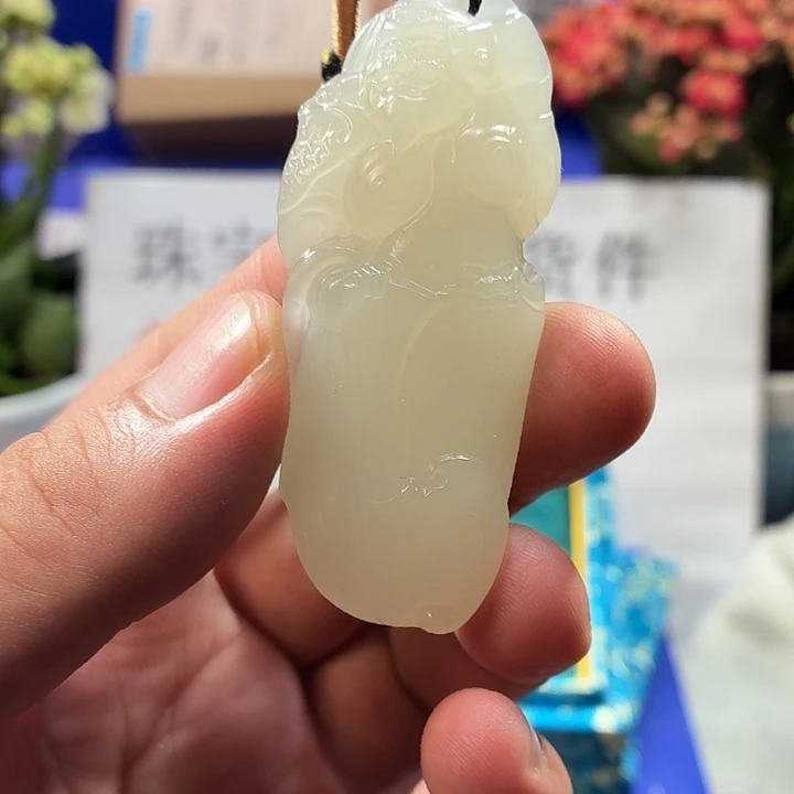 颈饰未镶嵌和田玉（糖玉）