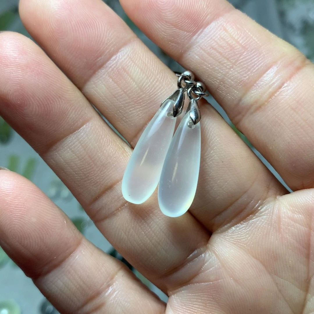 蛇纹石玉耳环未镶嵌