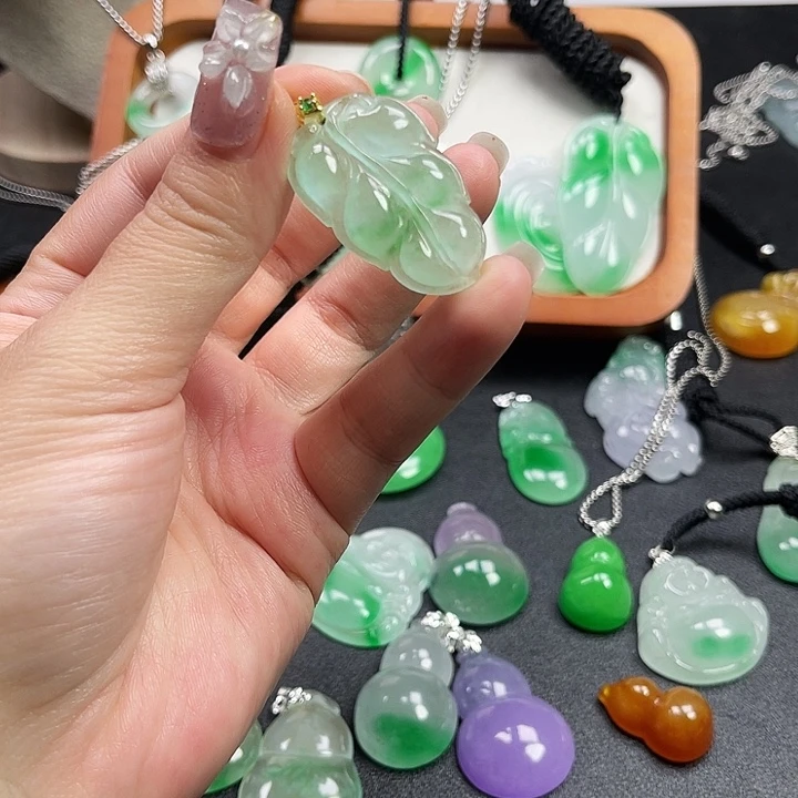 翡翠未镶嵌颈饰叶子