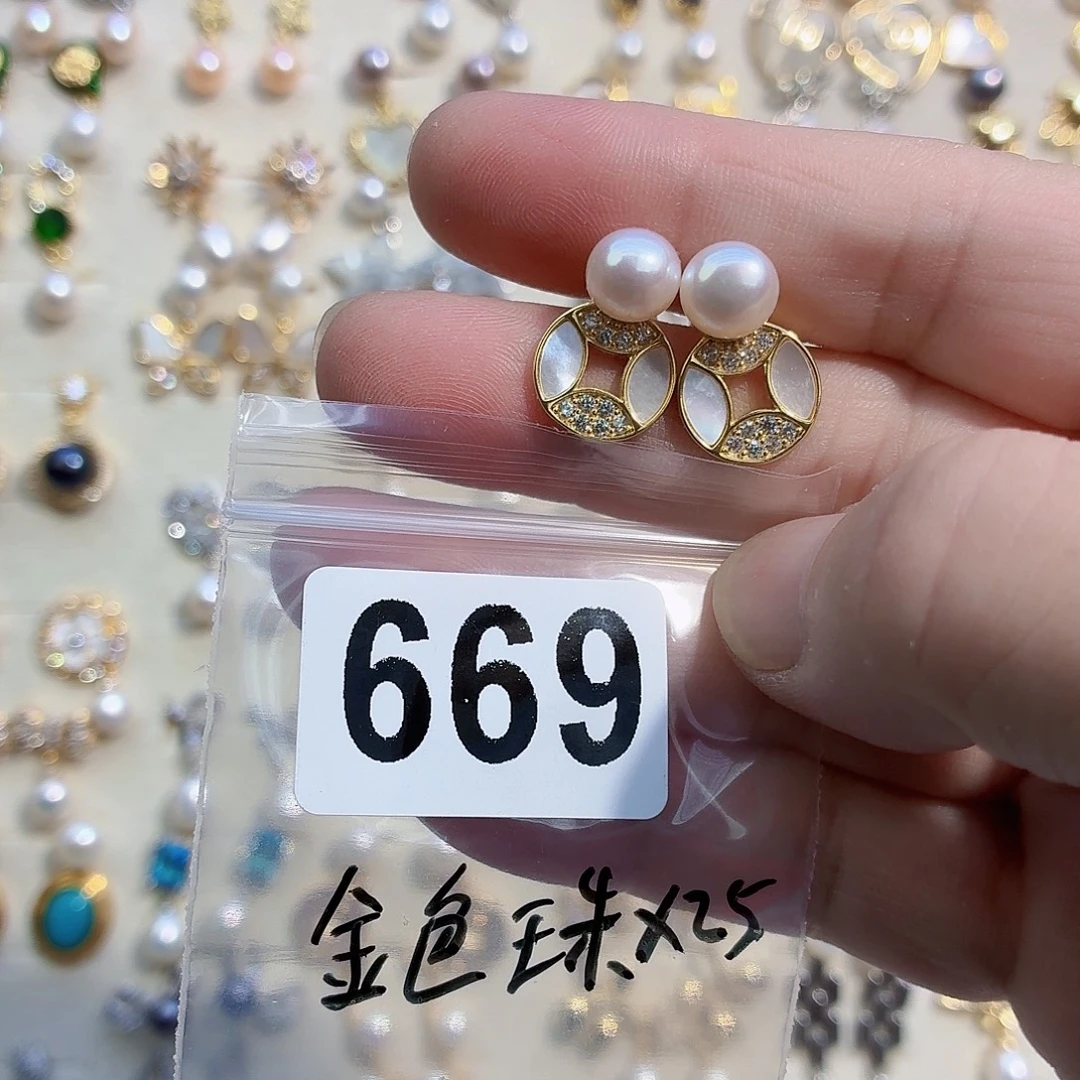 金***灿淡水珍珠合金耳饰