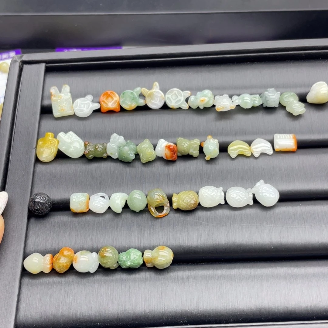 翡翠未镶嵌颈饰吊坠