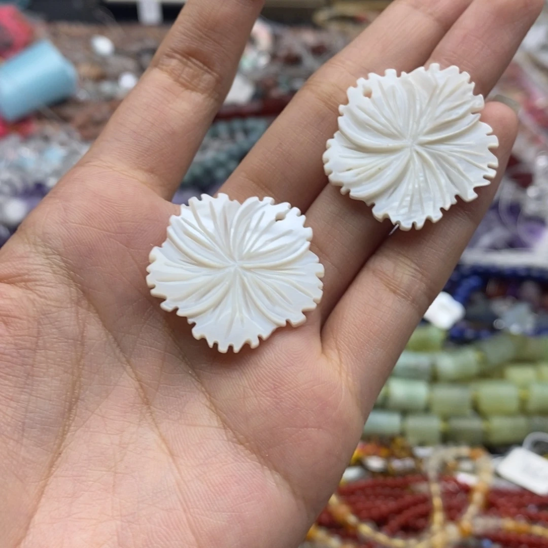 玛瑙/玉髓未镶嵌珠宝半成品一个天然白贝壳雕刻花3.0mm
