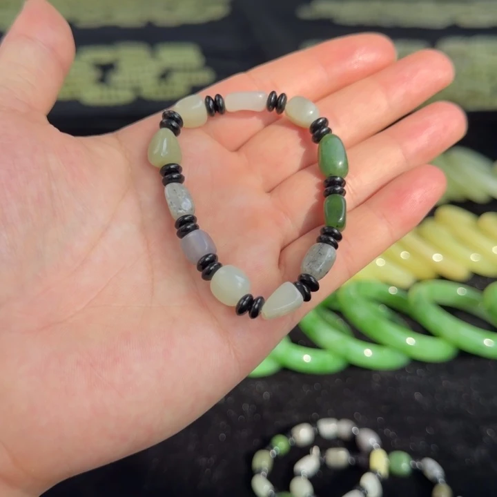 和田玉未镶嵌车挂