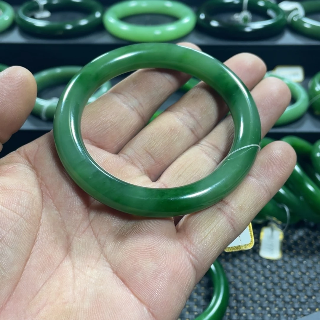 和田玉（碧玉）未镶嵌手镯