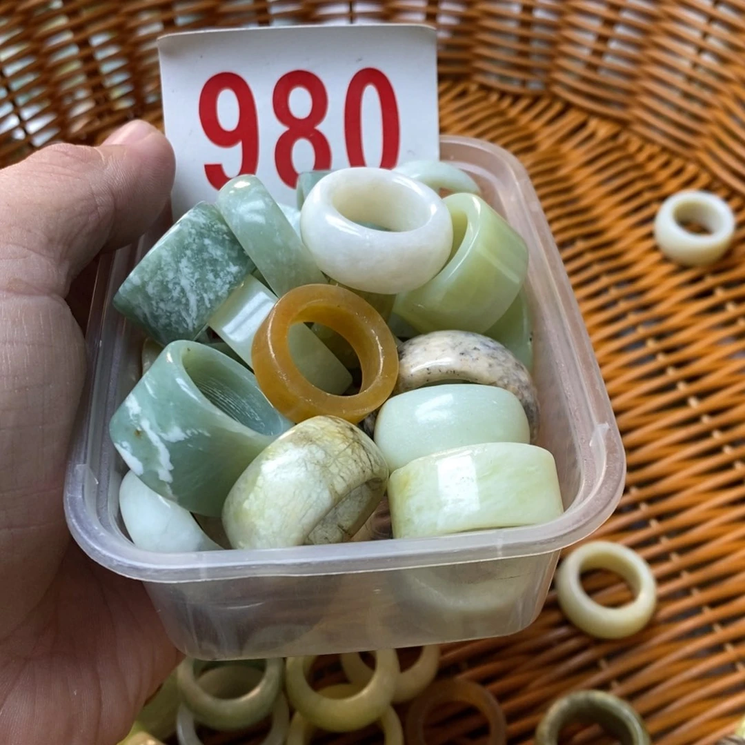 蛇纹石玉挂坠未镶嵌