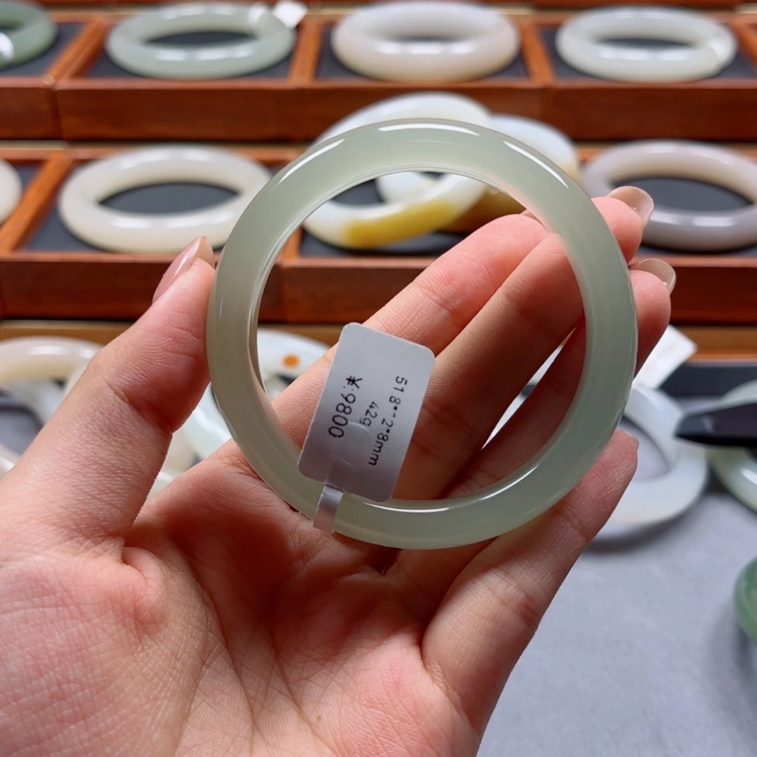 和田玉未镶嵌手镯