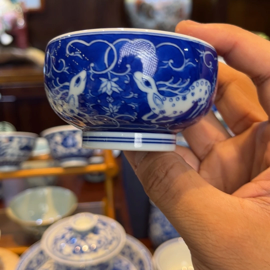 青花蓝地鹿纹主人杯