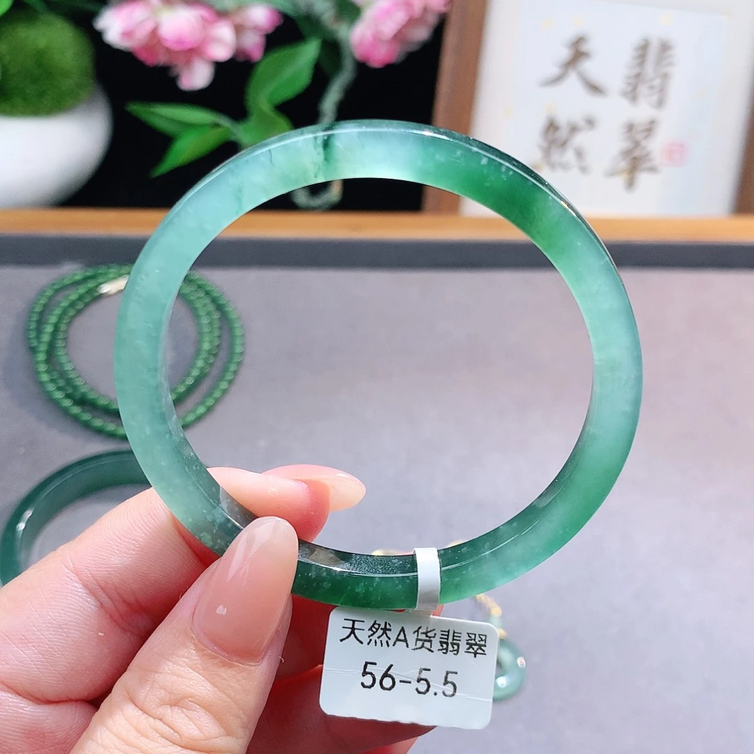 未镶嵌手镯（圆镯）翡翠