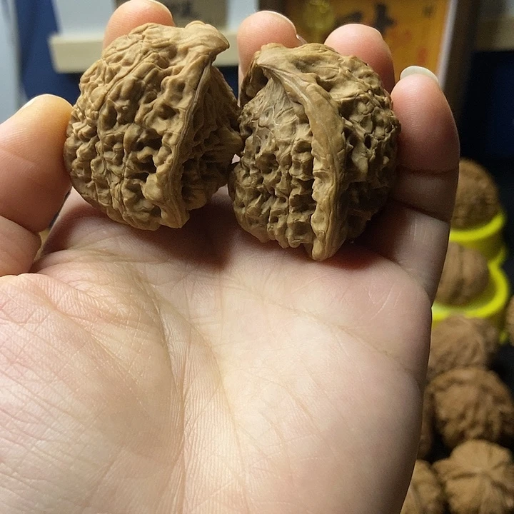 大***哥文玩核桃   聚宝盆
