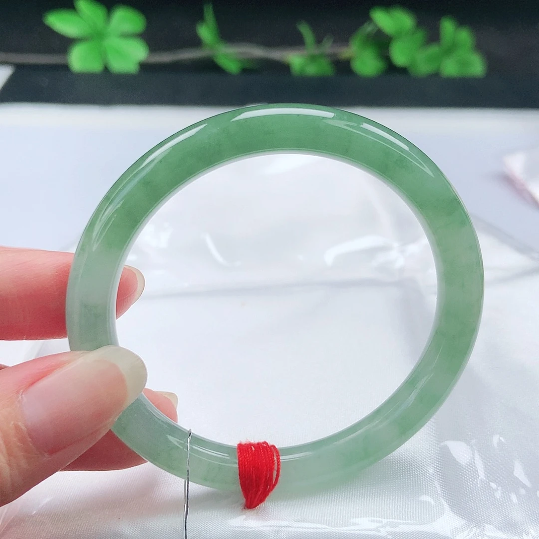 翡翠手镯（圆镯）未镶嵌53圆