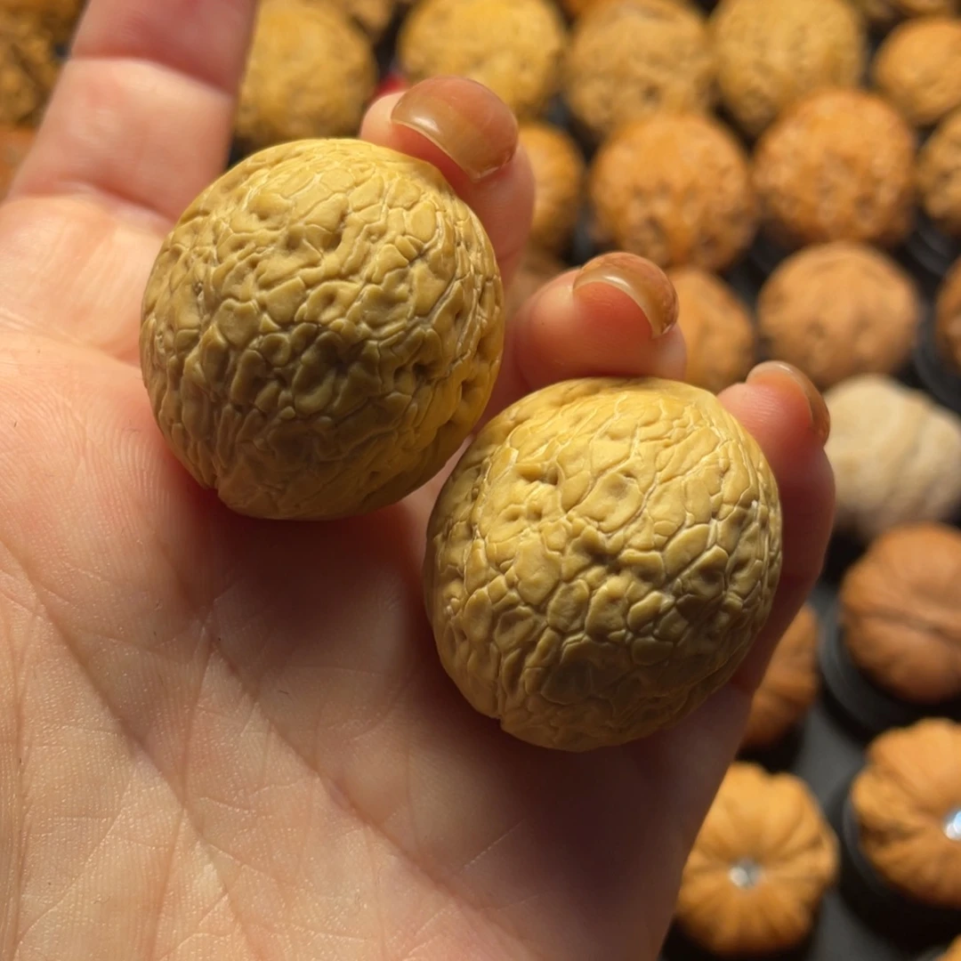 把件文玩核桃有彩蛇皮球