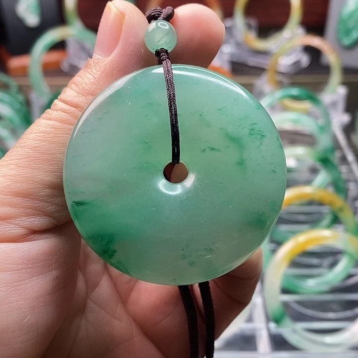 石英质玉颈饰未镶嵌?*心