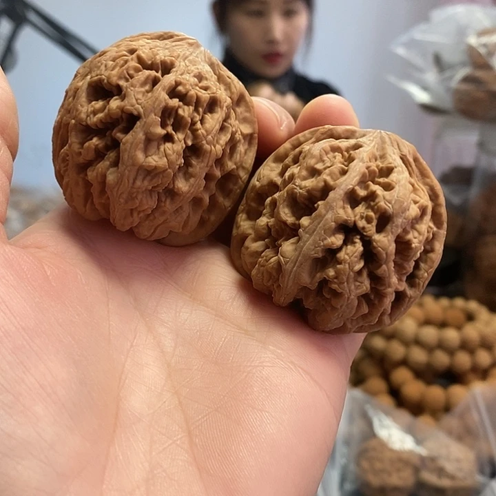 文玩核桃把件46粗筋红皮