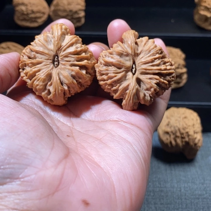大***阳吊坠桃核文玩核桃