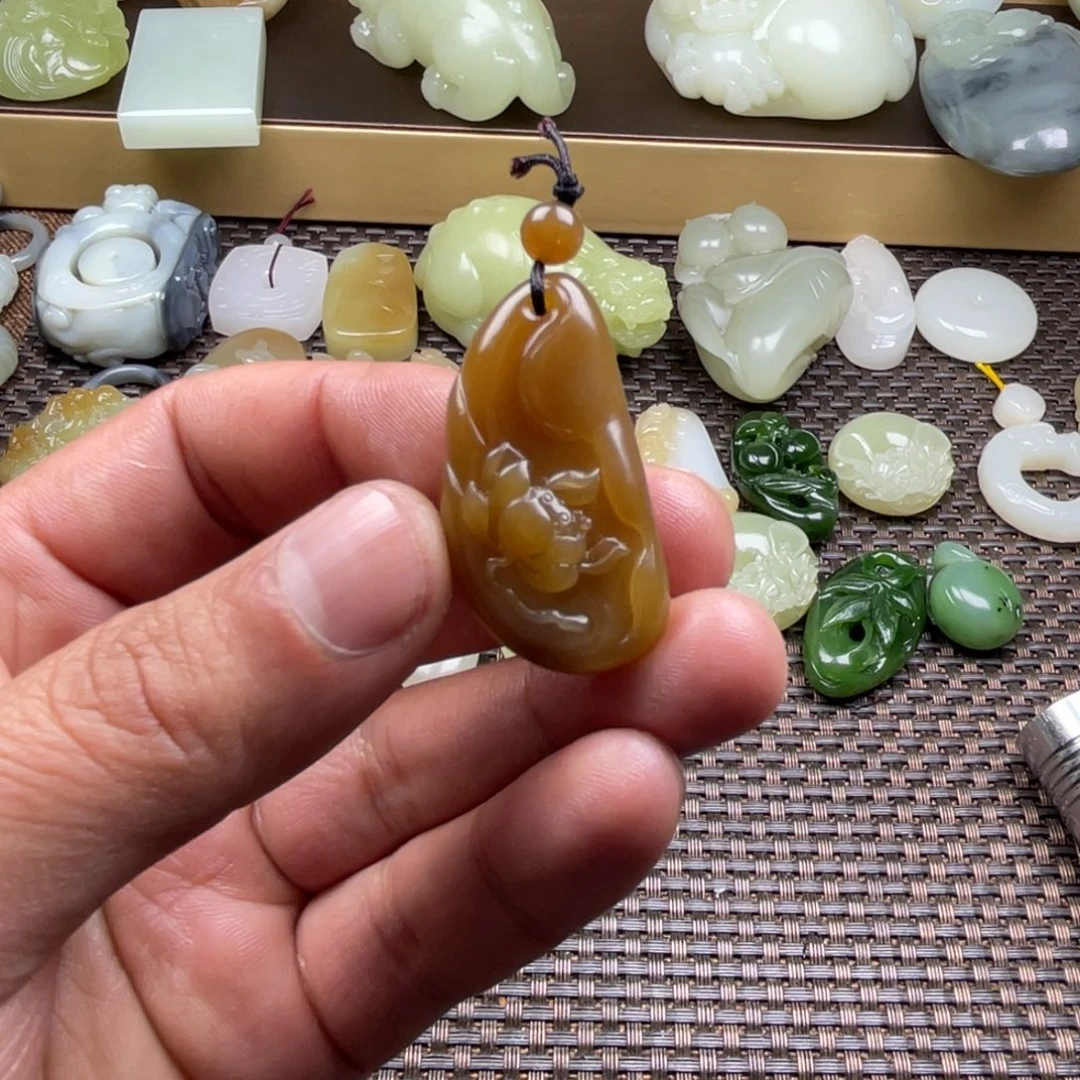 和田玉未镶嵌颈饰