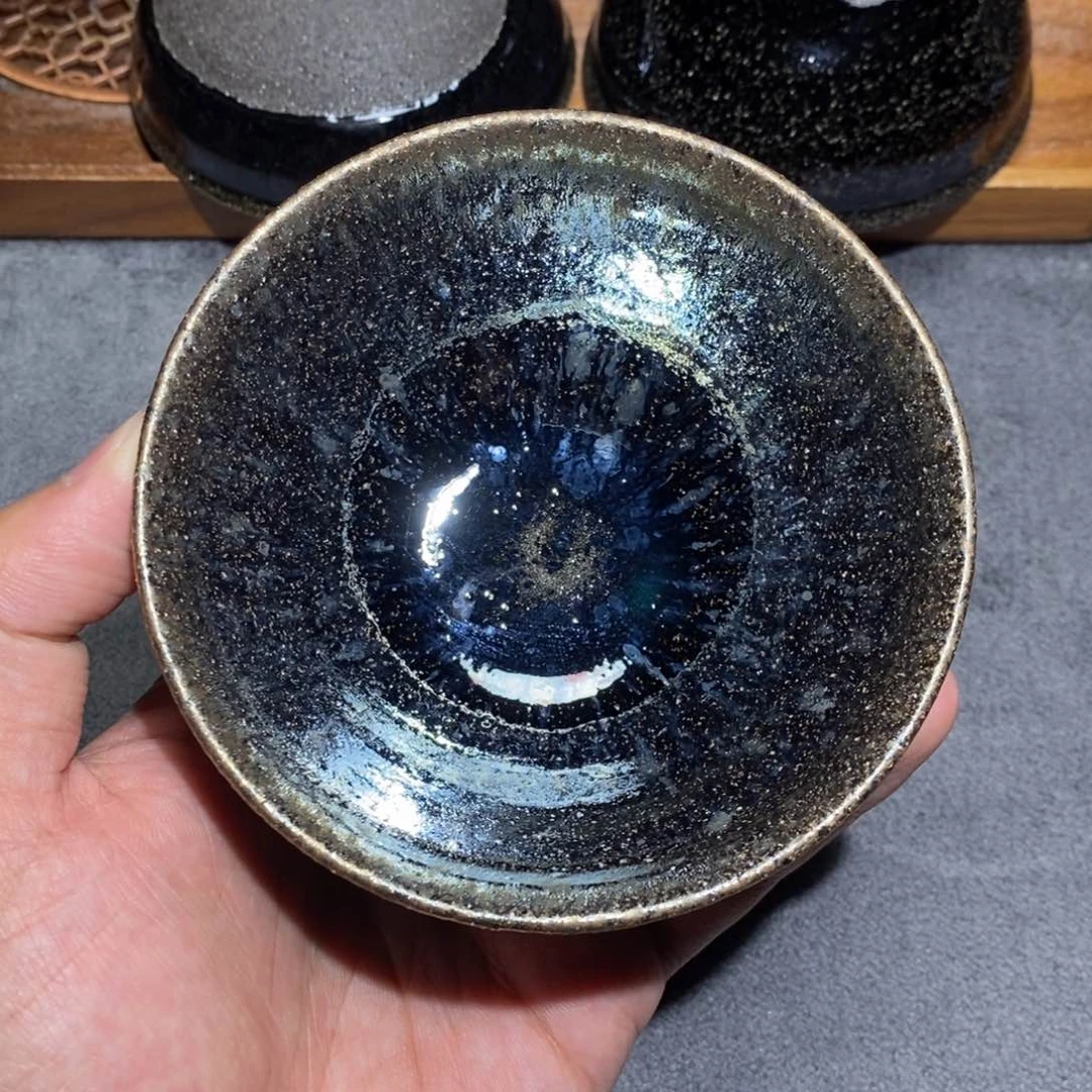 茶盏雕栏玉砌应犹在