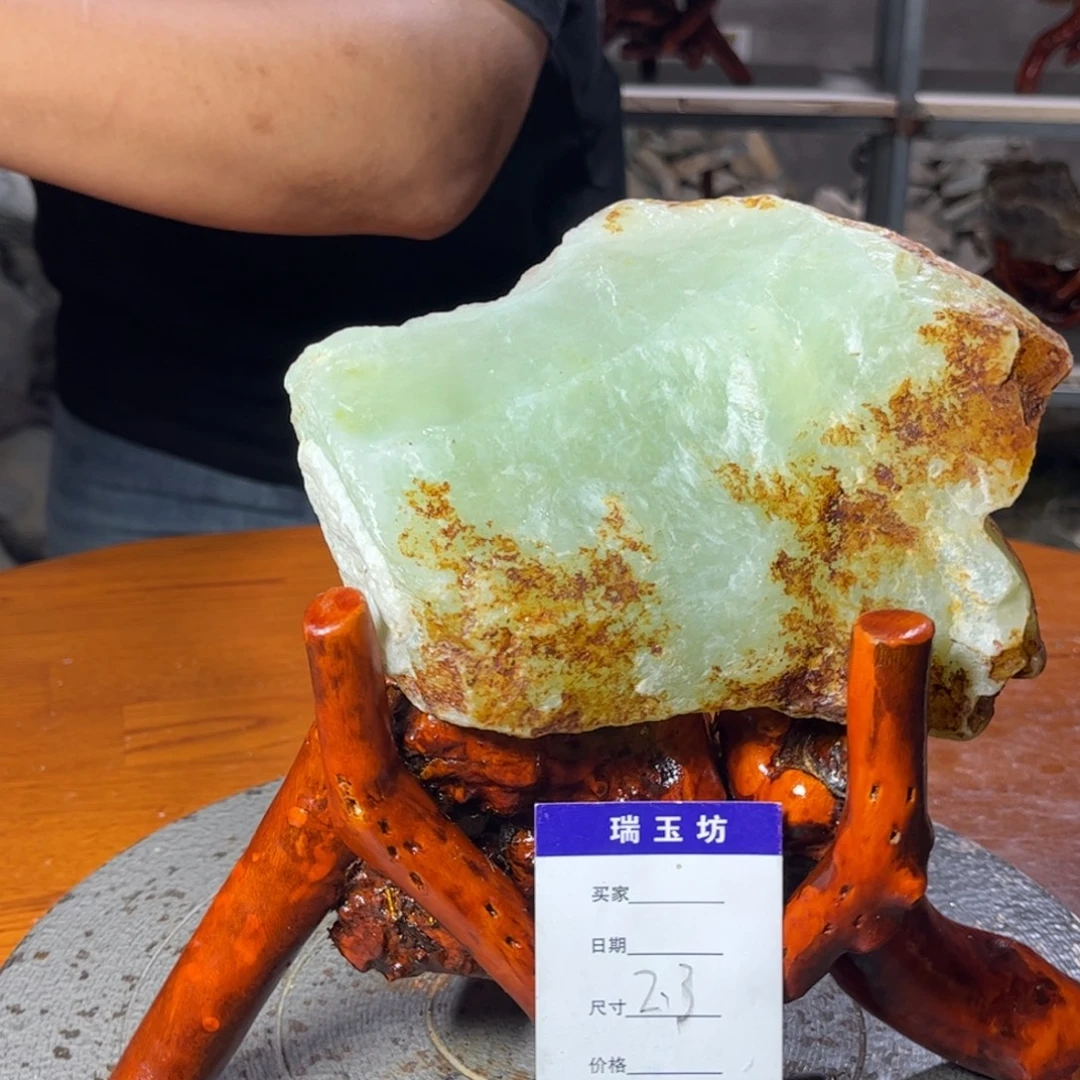 潇***哥未镶嵌蛇纹石玉岫岩纯天然原石