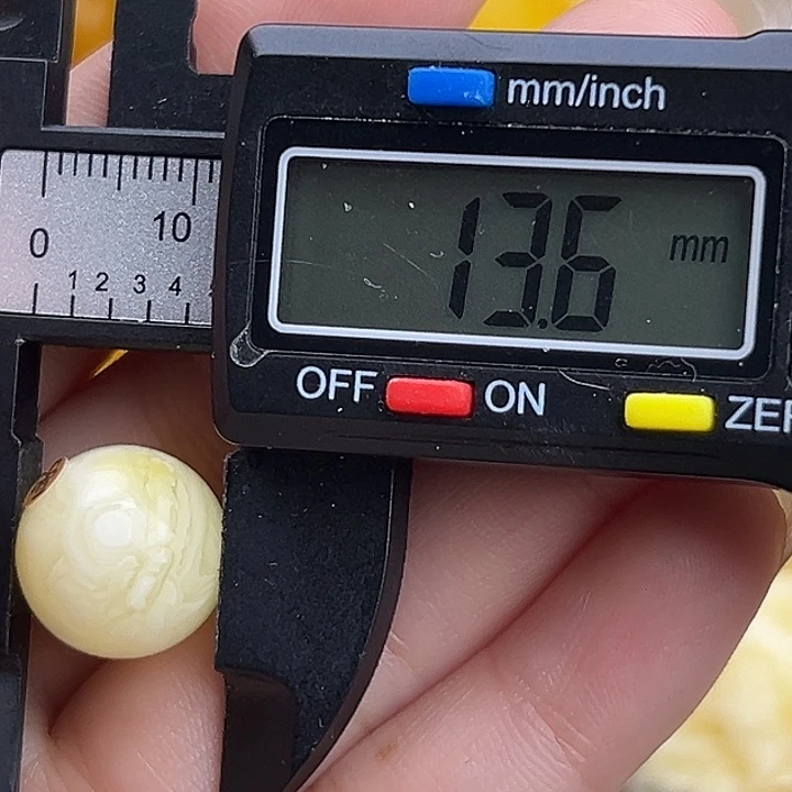 蜜蜡未镶嵌裸石微瑕269