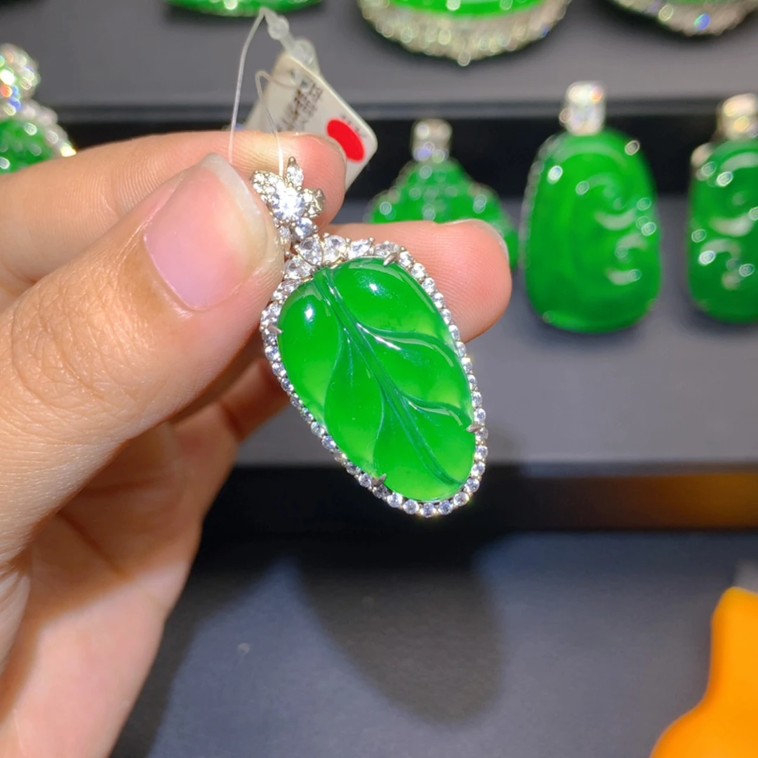 【闪购商品】吊坠(不含链)银S925镶嵌翡翠