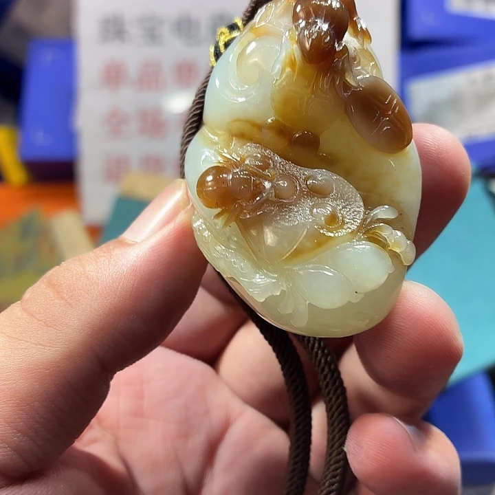颈饰未镶嵌和田玉（糖玉）
