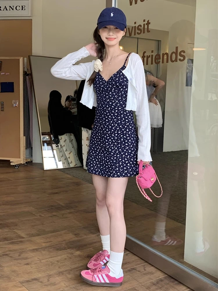 吊带连衣裙女2025年夏季新款海边度假风收腰法式v领裙子