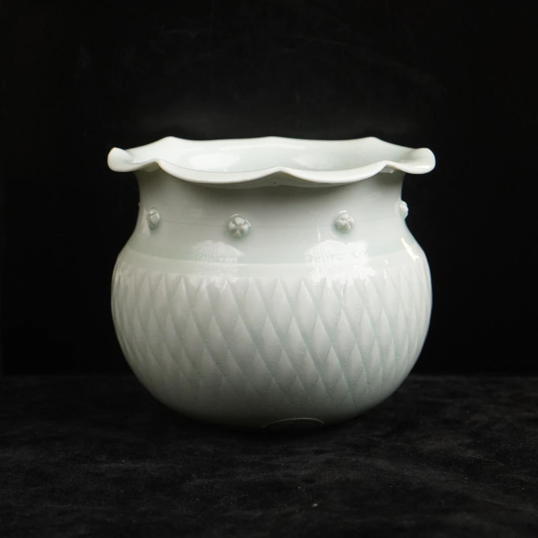 湖田影青釉花口钵（口径10.5 高8.8cm）