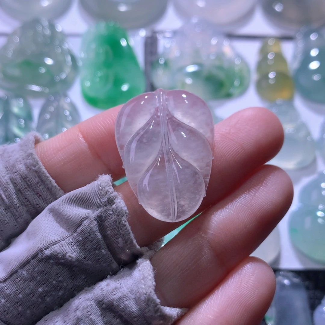 翡翠未镶嵌颈饰叶子