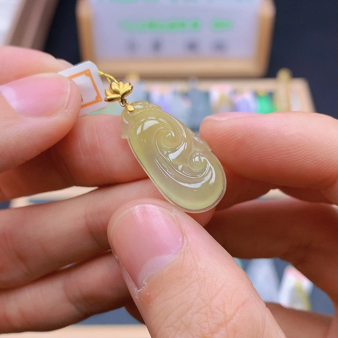 翡翠18K金镶嵌颈饰翡翠