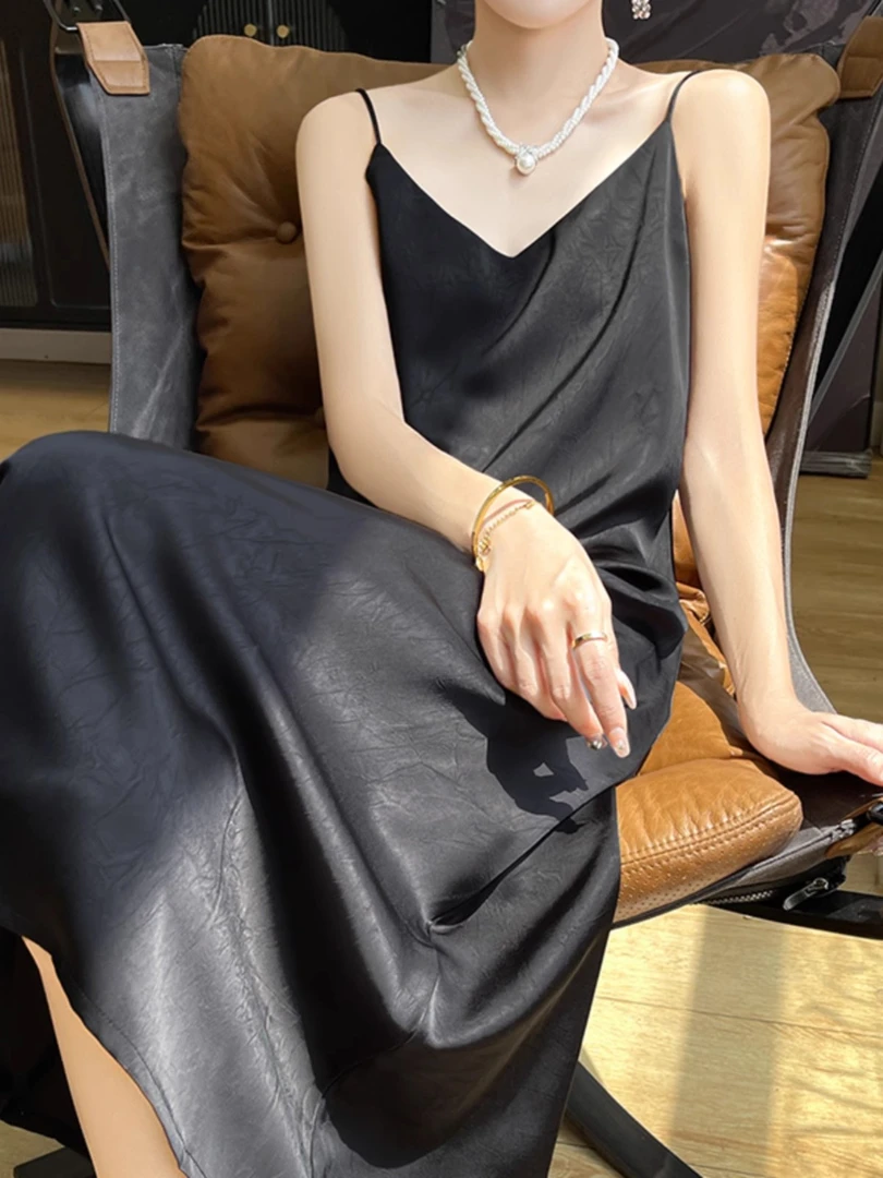 新中式抗皱肌理暗纹缎面吊带连衣裙夏2025新款气质提花国风长裙