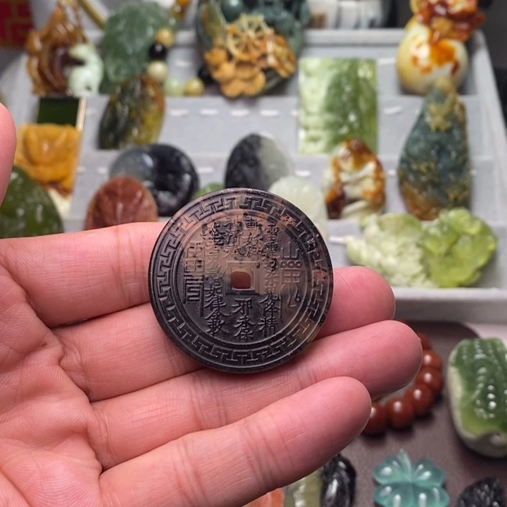蛇纹石玉未镶嵌颈饰