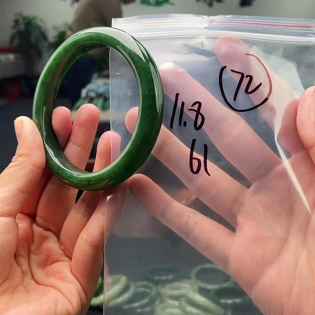 和田玉未镶嵌手镯拍一发一