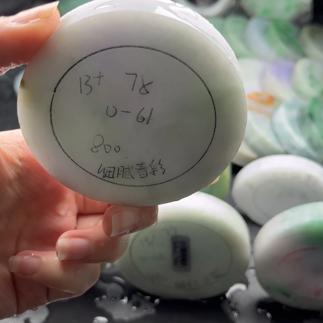 未镶嵌翡翠手镯定制翡翠