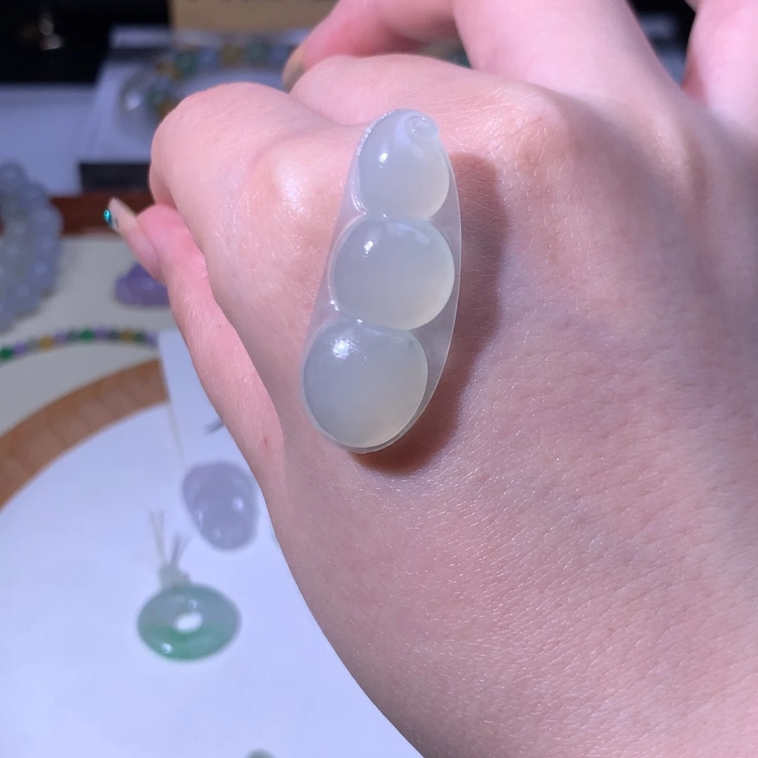 未镶嵌定制翡翠福豆