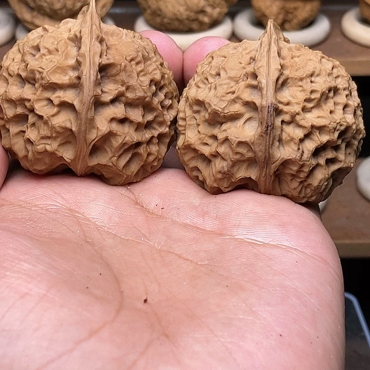 文玩核桃吊坠网格绣球