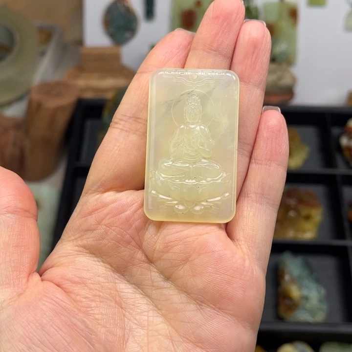 蛇纹石玉未镶嵌颈饰