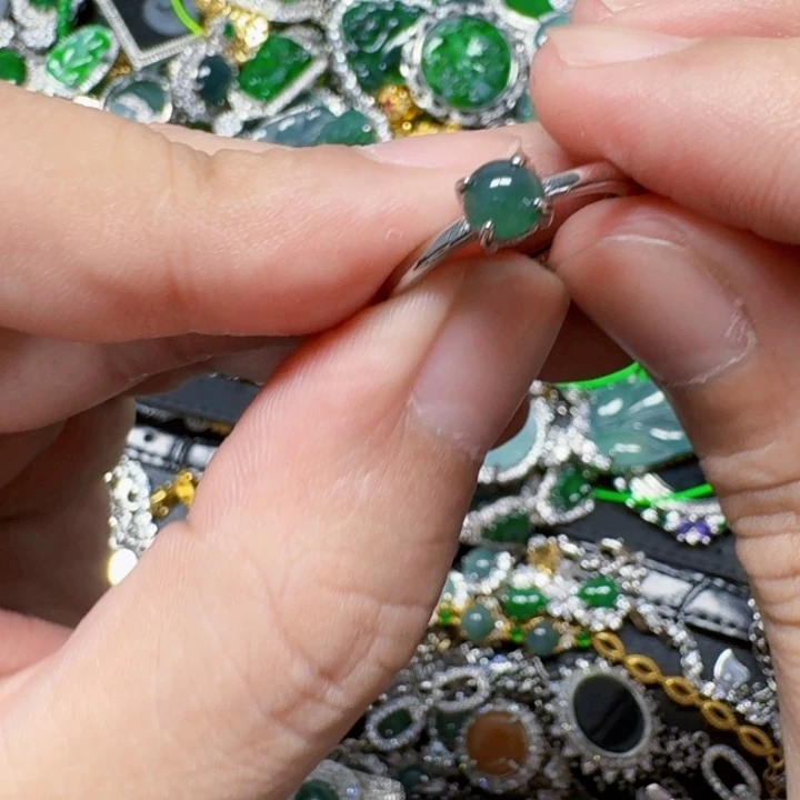 翡翠未镶嵌项圈天然A货翡翠放漏