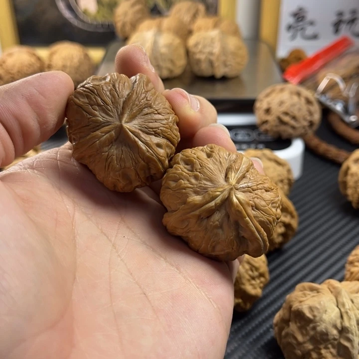 把件文玩核桃41元宝三棱（头黄