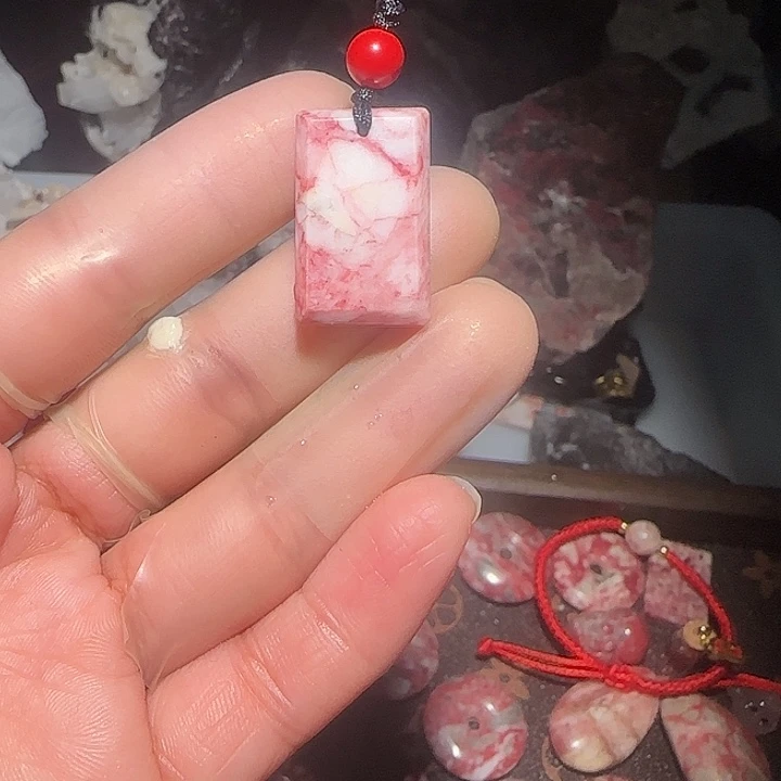 天然辰砂天然朱砂原石吊坠