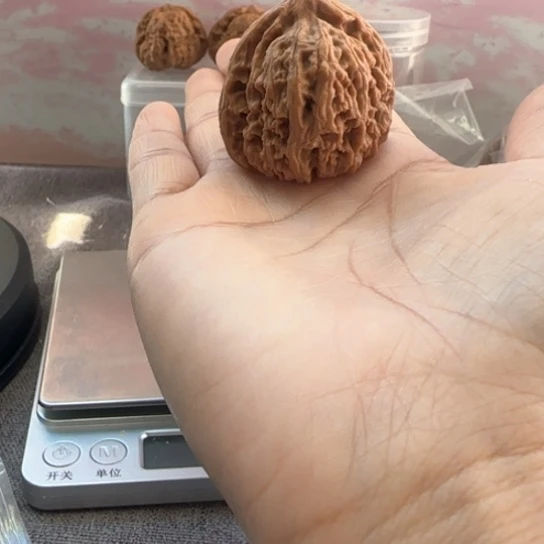 文玩核桃吊坠W**e核桃