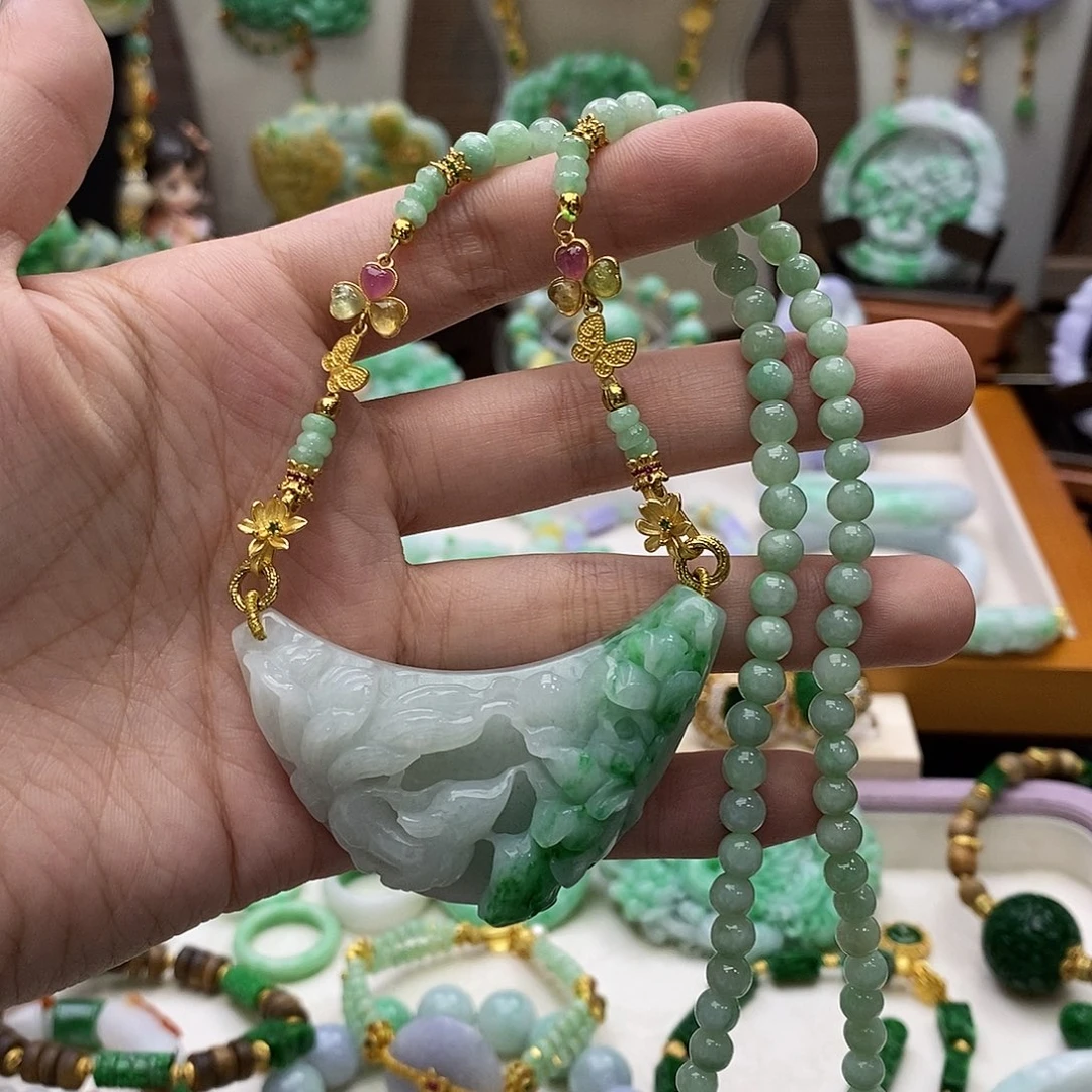 颈饰未镶嵌翡翠项链