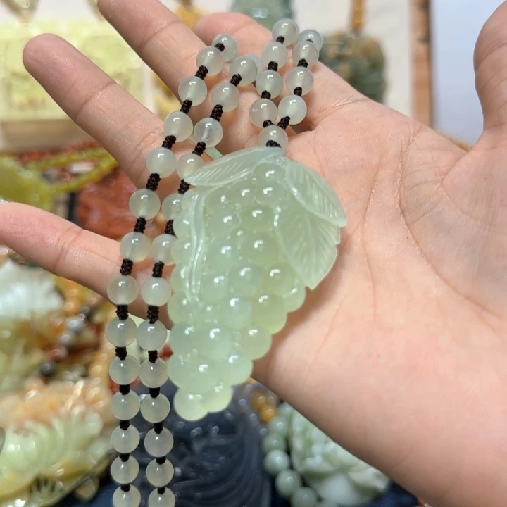 未镶嵌蛇纹石玉吊坠