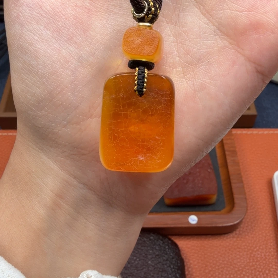 蜜蜡未镶嵌吊坠(赠链)