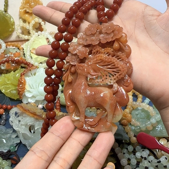 未镶嵌蛇纹石玉吊坠