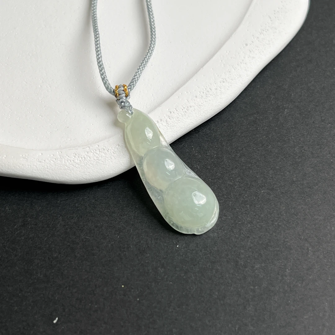 缅甸A货翡翠福豆挂件