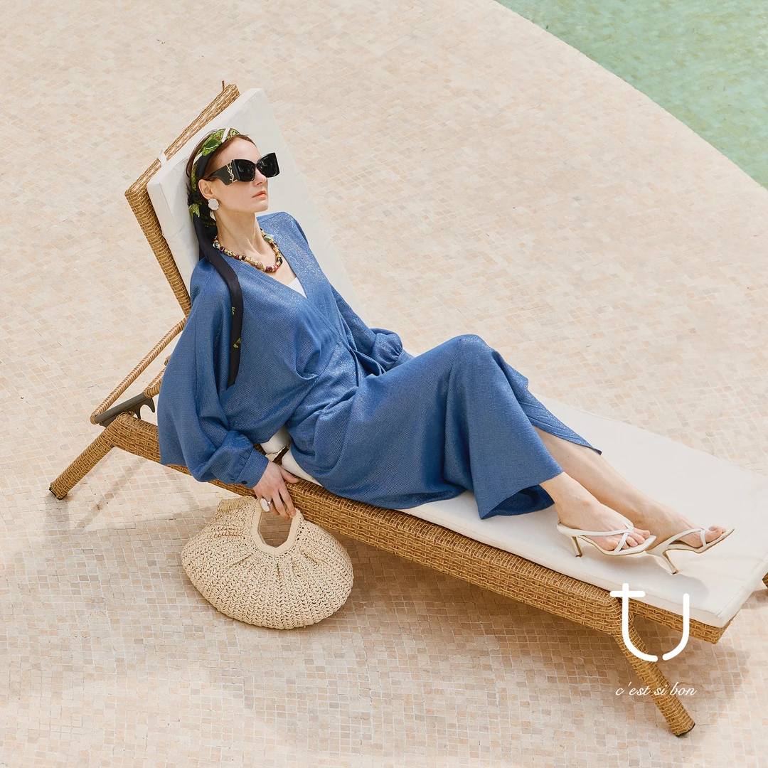 TU女装 星澜 V领收腰蝙蝠袖连衣裙2025秋季新款优雅气质长裙子