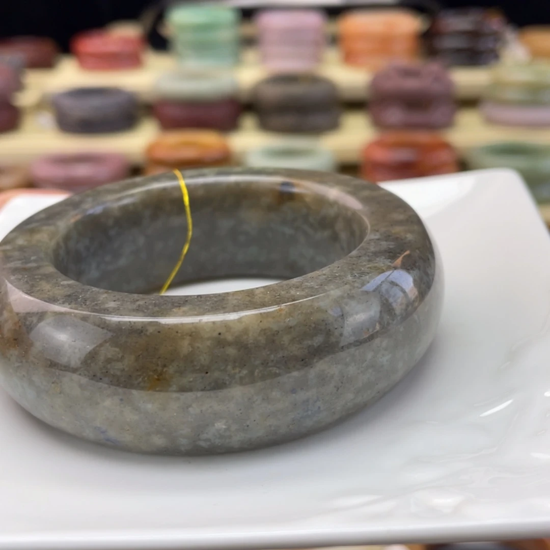 【闪购商品】石英质玉手镯未镶嵌恩**儿