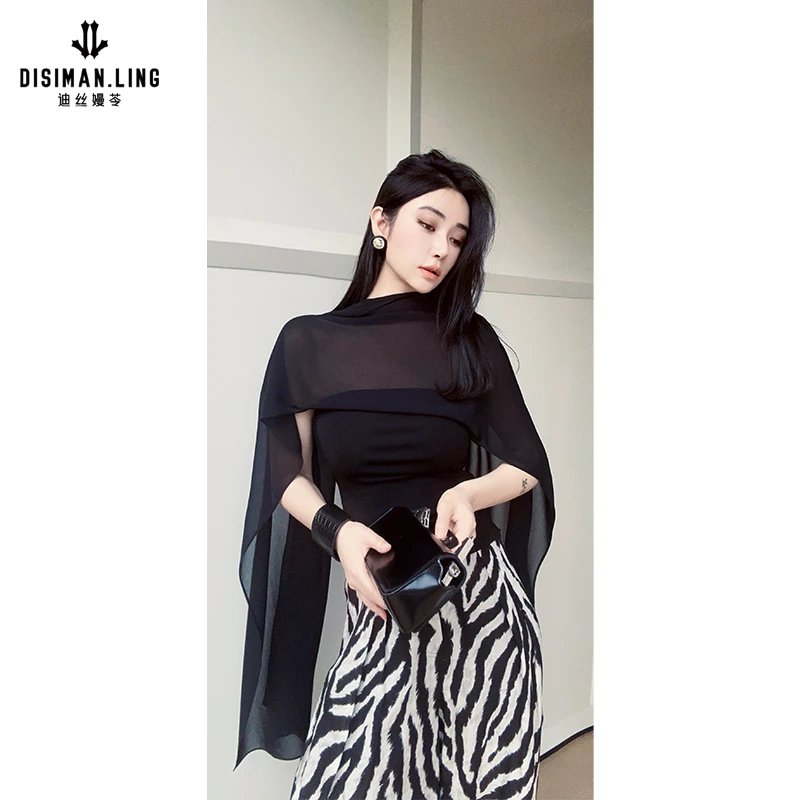 迪丝嫚苓黑色上衣气质时尚通勤百搭休闲中长款原创设计小众优雅感