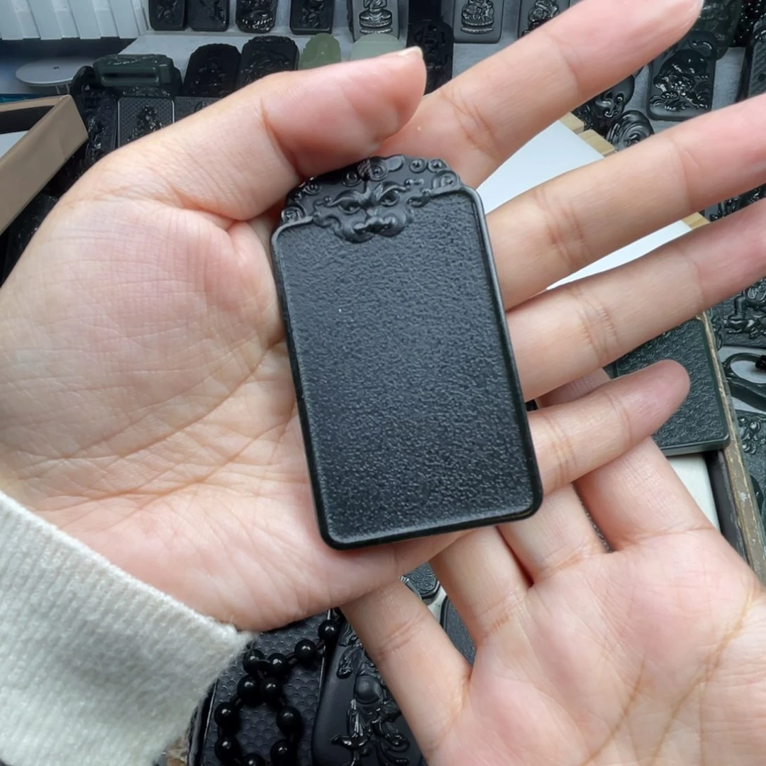 颈饰未镶嵌和田玉梁*